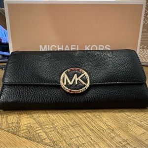 NWT! Michael Kors black leather large folio wallet